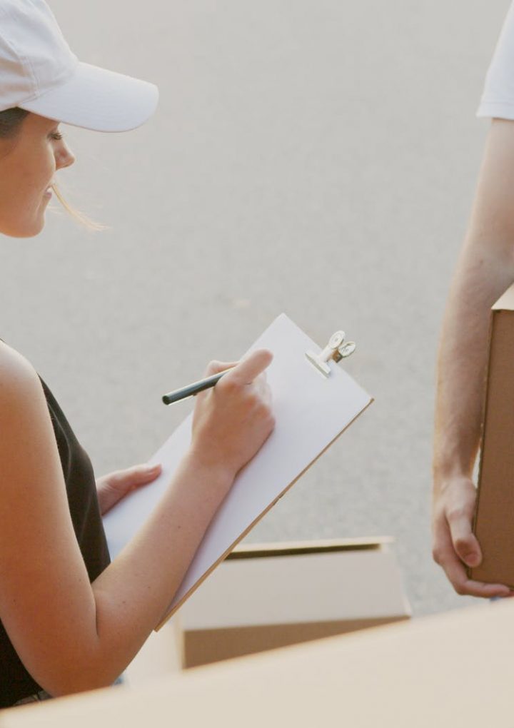 What Factors You Must Consider While Choosing Movers for Relocating Your Homes